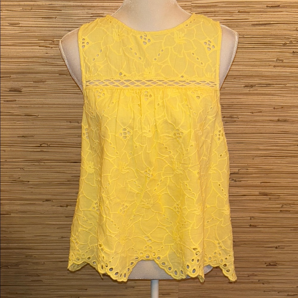 GBX lined medium Yellow Lace Sleeveless Top button up the back EUC